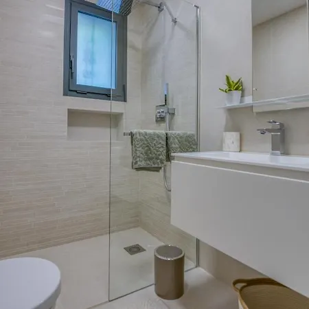 Deluxe Graziella 200 M From The Villa