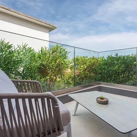 Deluxe Graziella 200 M From The Villa *