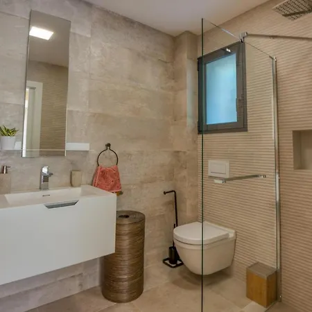 Deluxe Graziella 200 M From The Villa