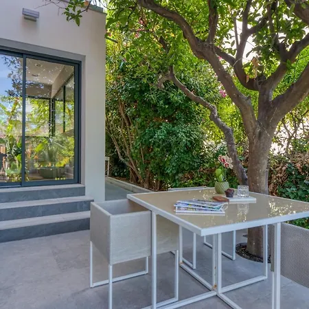 Deluxe Graziella 200 M From The Èze