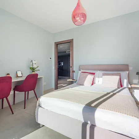 Deluxe Graziella 200 M From The * Èze