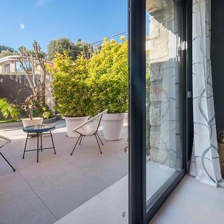 Deluxe Graziella 200 M From The Villa