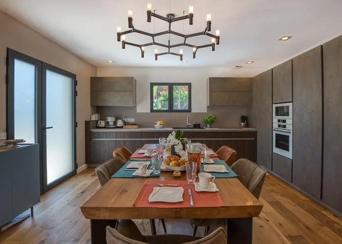 Villa Deluxe Graziella 200 M From The